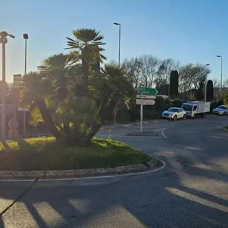 Lemon House Location With View * Cogolin