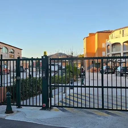 Lemon House Location With View Cogolin