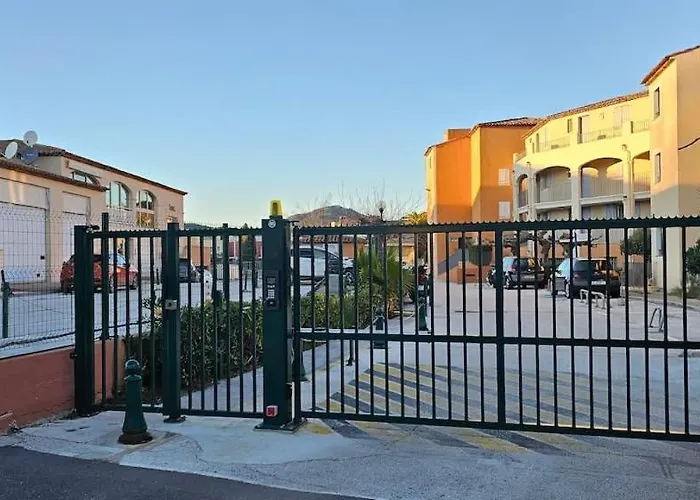 Lemon House Location With View Cogolin