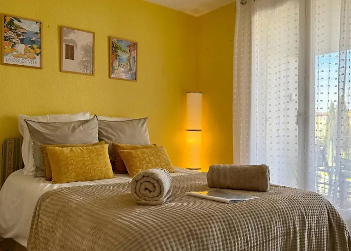 Lemon House Location With View * Cogolin